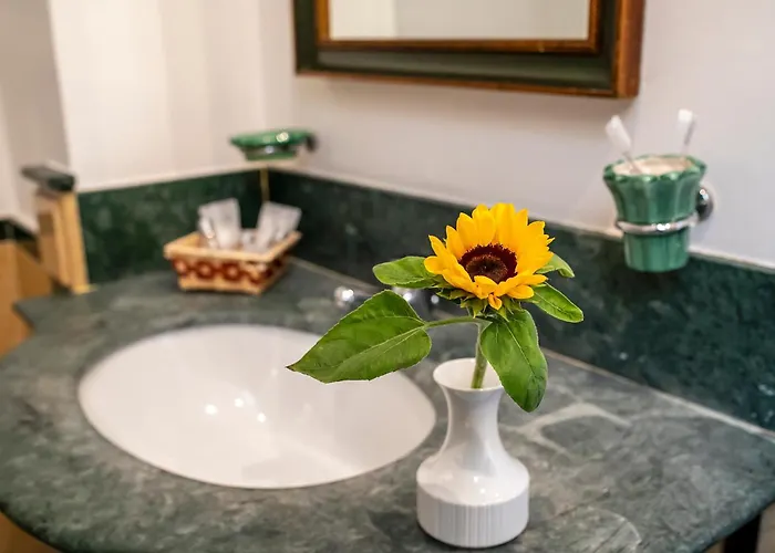 Vecchio Borgo Hotel 4*